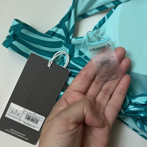 Vitamin A Women's Bikini Swim Top Size Large - Picture 3 of 7